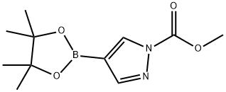 methyl 4-(4,4,5,5-tetramethyl-1,3,2-dioxaborolan-2-yl)-1H-pyrazole-1-carboxylate Struktur