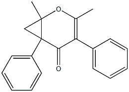 1,3-Dimethyl-4,6-diphenyl-2-oxabicyclo[4.1.0]hept-3-en-5-one Struktur
