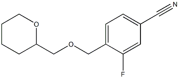 3-fluoro-4-[(tetrahydro-2H-pyran-2-ylmethoxy)methyl]benzonitrile Struktur