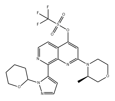 Methanesulfonic acid, 1,1,1-trifluoro-, 2-[(3R)-3-methyl-4-morpholinyl]-8-[1-(tetrahydro-2H-pyran-2-yl)-1H-pyrazol-5-yl]-1,7-naphthyridin-4-yl ester Struktur